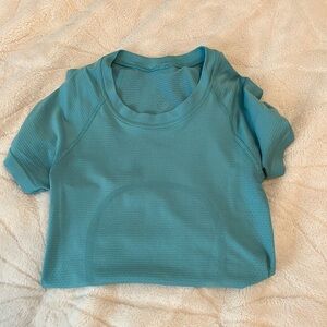 selling greenish teal lululemon swiftly! 🩵